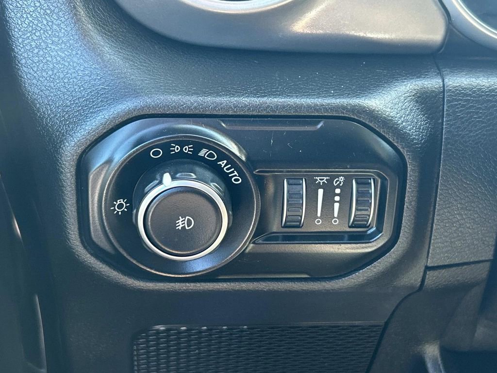 Used 2018 Jeep Wrangler Unlimited Sport S image 30