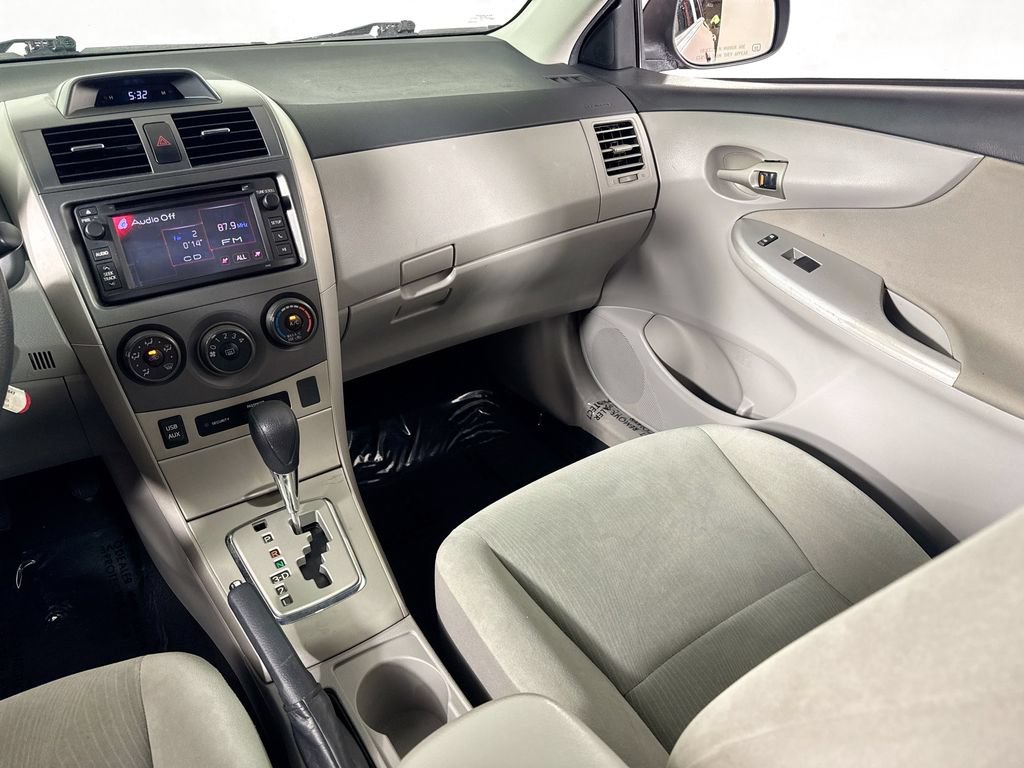 Used 2013 Toyota Corolla LE FWD image 22