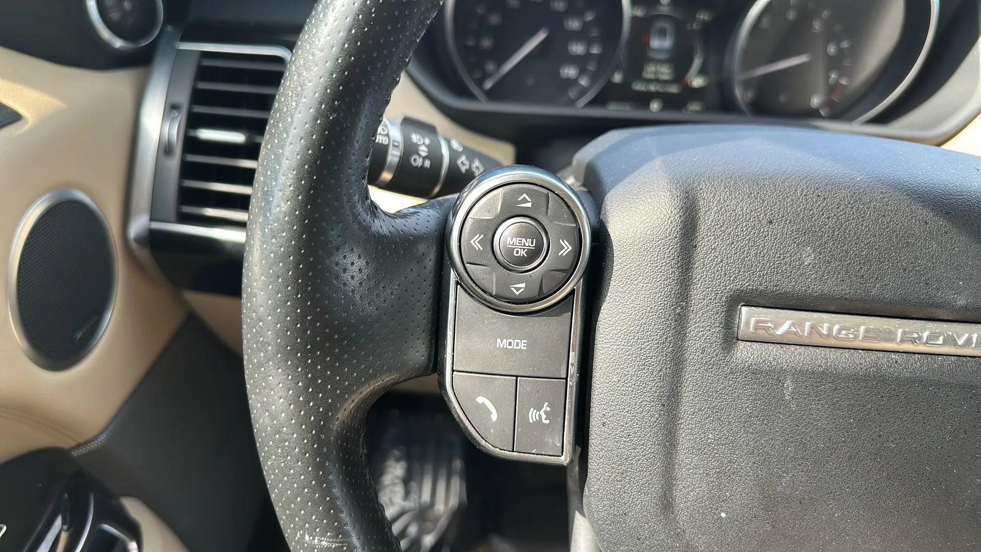 Used 2016 Land Rover Range Rover Sport HSE image 37