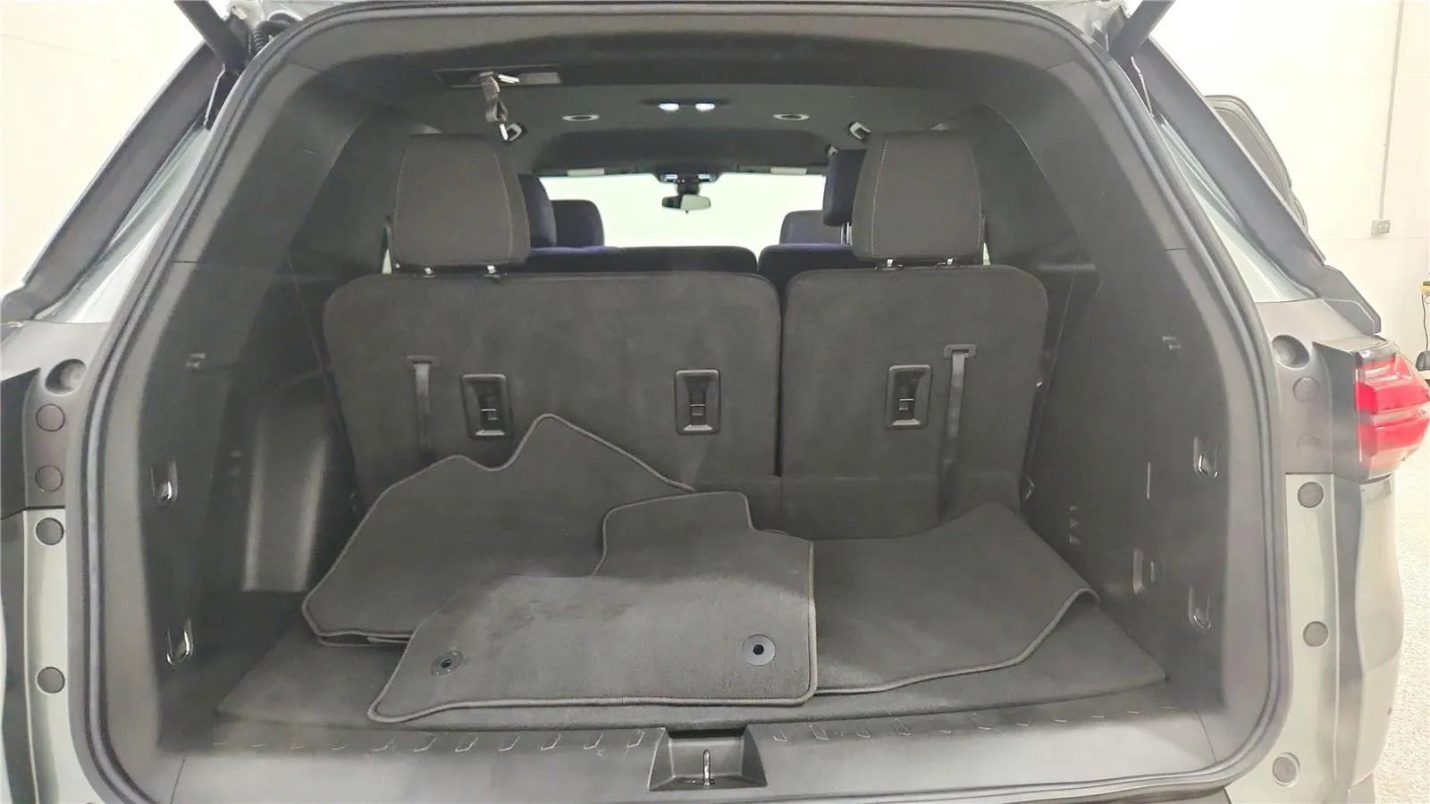 Used 2023 Chevrolet Traverse LT image 19