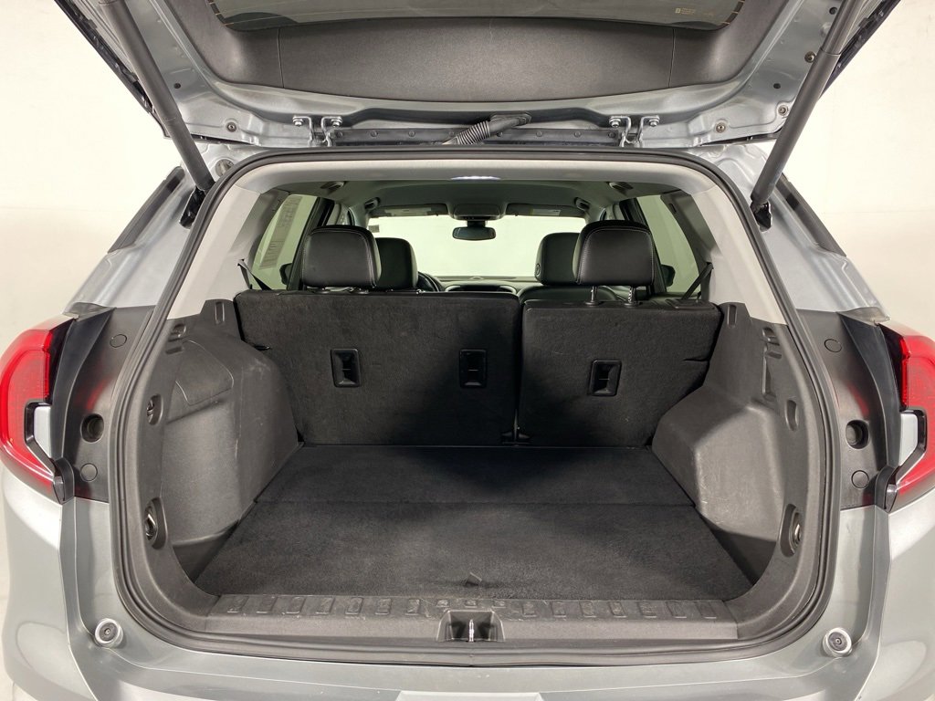 Used 2023 GMC Terrain SLT image 33