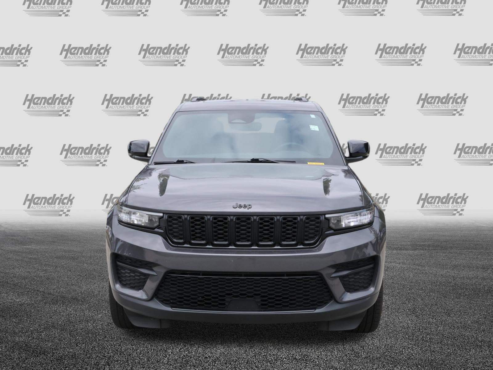 Used 2023 Jeep Grand Cherokee Altitude AWD/4WD image 3