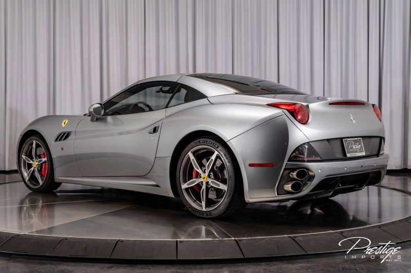 Used 2014 Ferrari California image 17