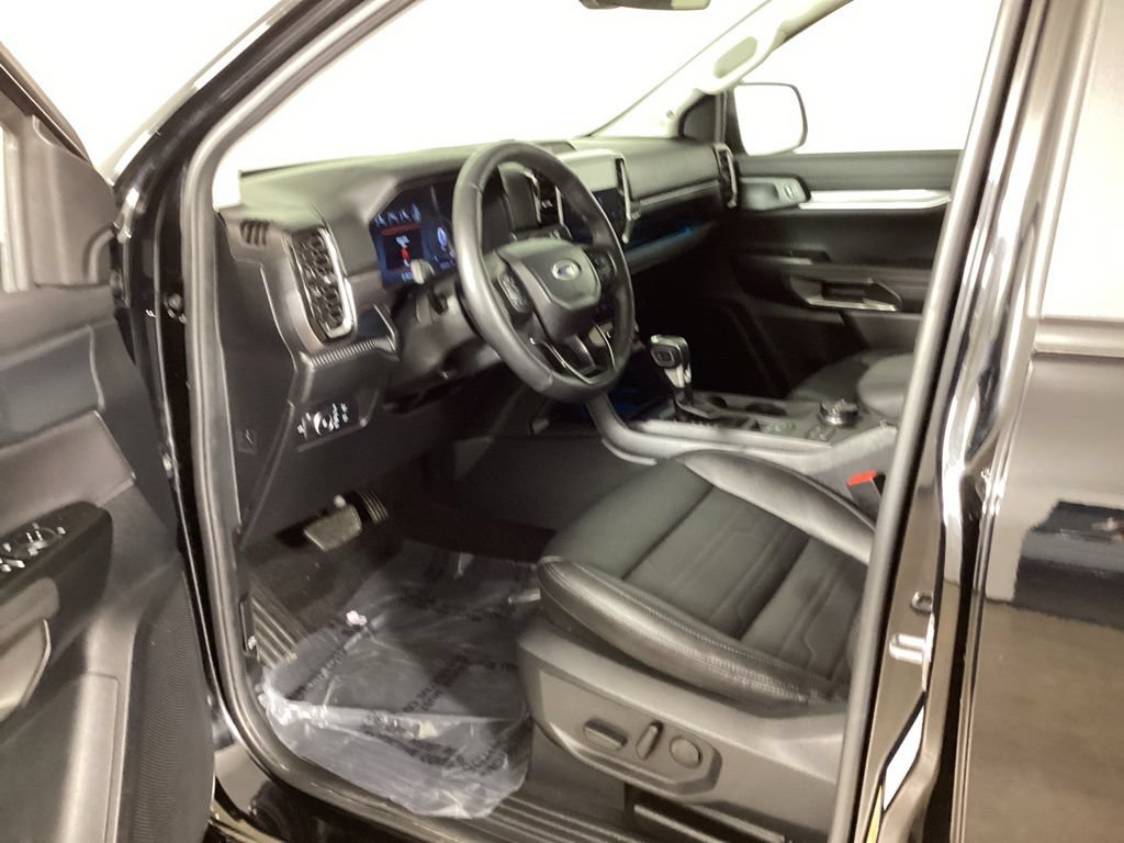 Used 2025 Ford Ranger Lariat w/ Black Appearance Package AWD/4WD image 26