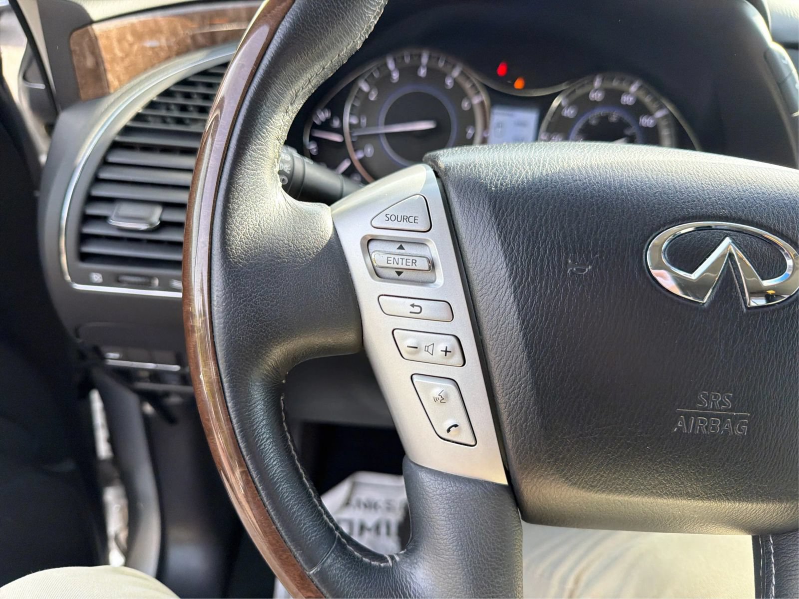Used 2016 INFINITI QX80 4WD w/ All Season Package image 29