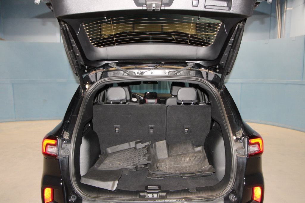 Used 2025 Ford Escape ST-Line Select w/ Class II Trailer Tow Package AWD/4WD image 35