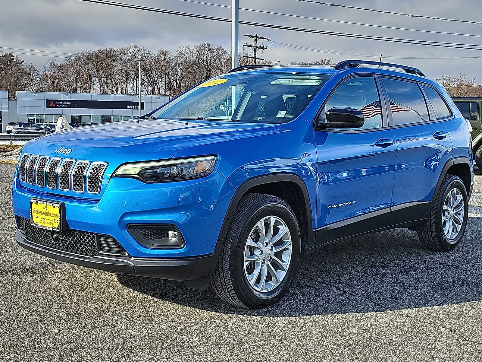 Used 2022 Jeep Cherokee Latitude Lux w/ Sun & Sound Group AWD/4WD image 3