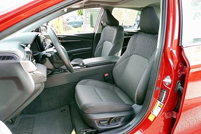 Used 2025 Toyota Camry LE w/ Convenience Package FWD image 14