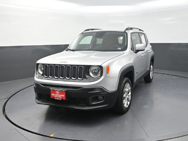 Used 2017 Jeep Renegade Latitude w/ Cold Weather Group AWD/4WD image 3