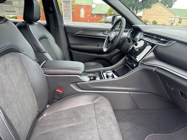 New 2025 Jeep Grand Cherokee L Altitude image 10