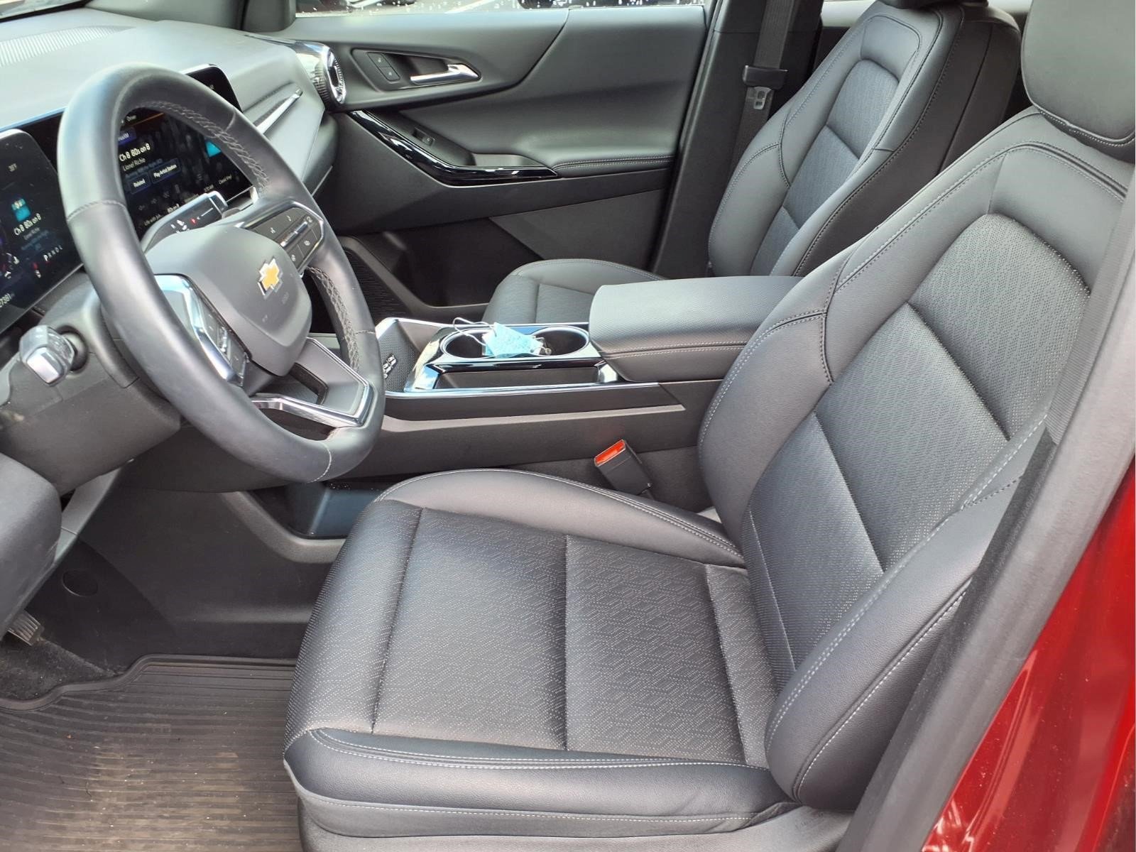 Used 2025 Chevrolet Equinox LT w/ Convenience Package II FWD image 9