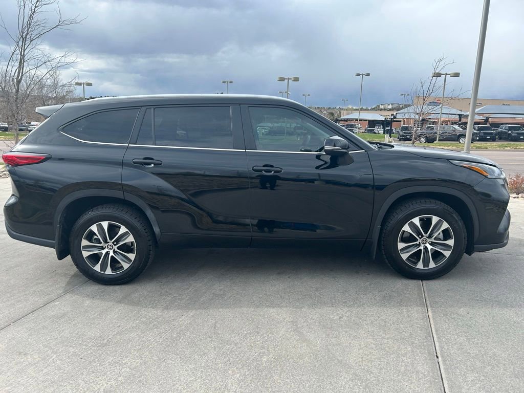 Used 2023 Toyota Highlander XLE AWD/4WD image 8