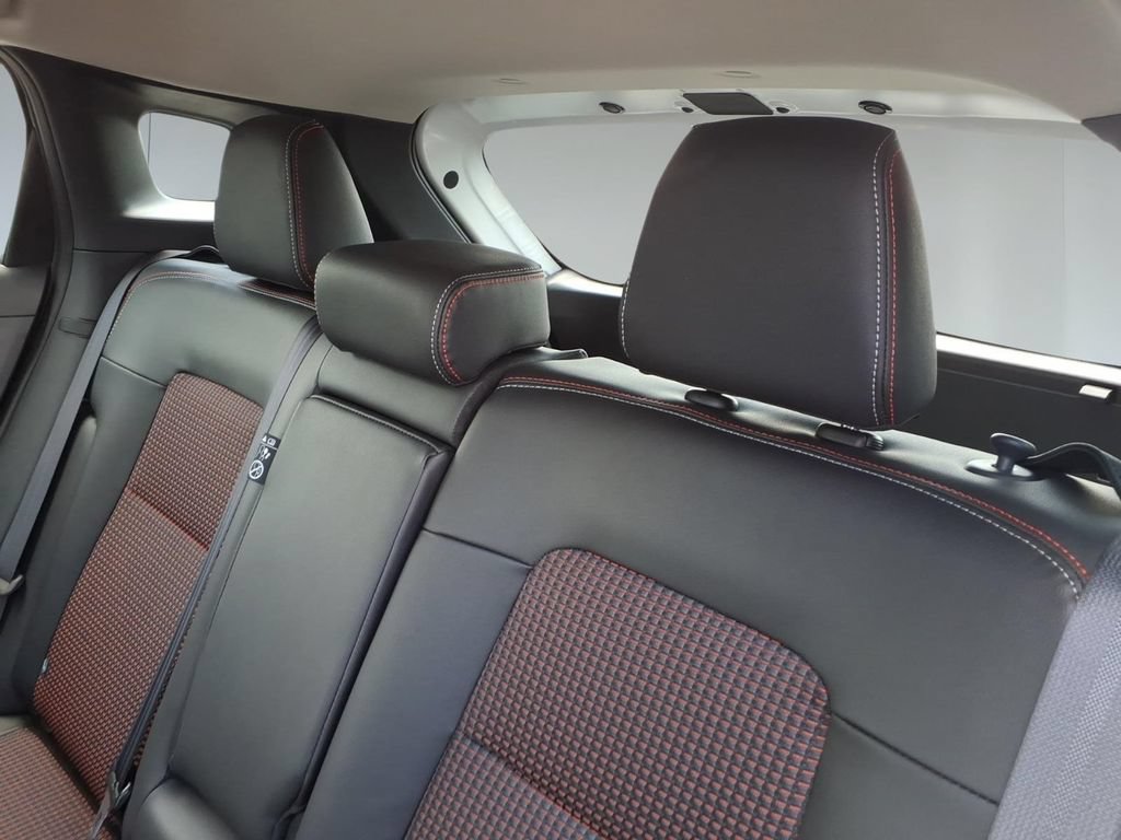 New 2026 Nissan Kicks SR w/ Cold Weather Package FWD image 11