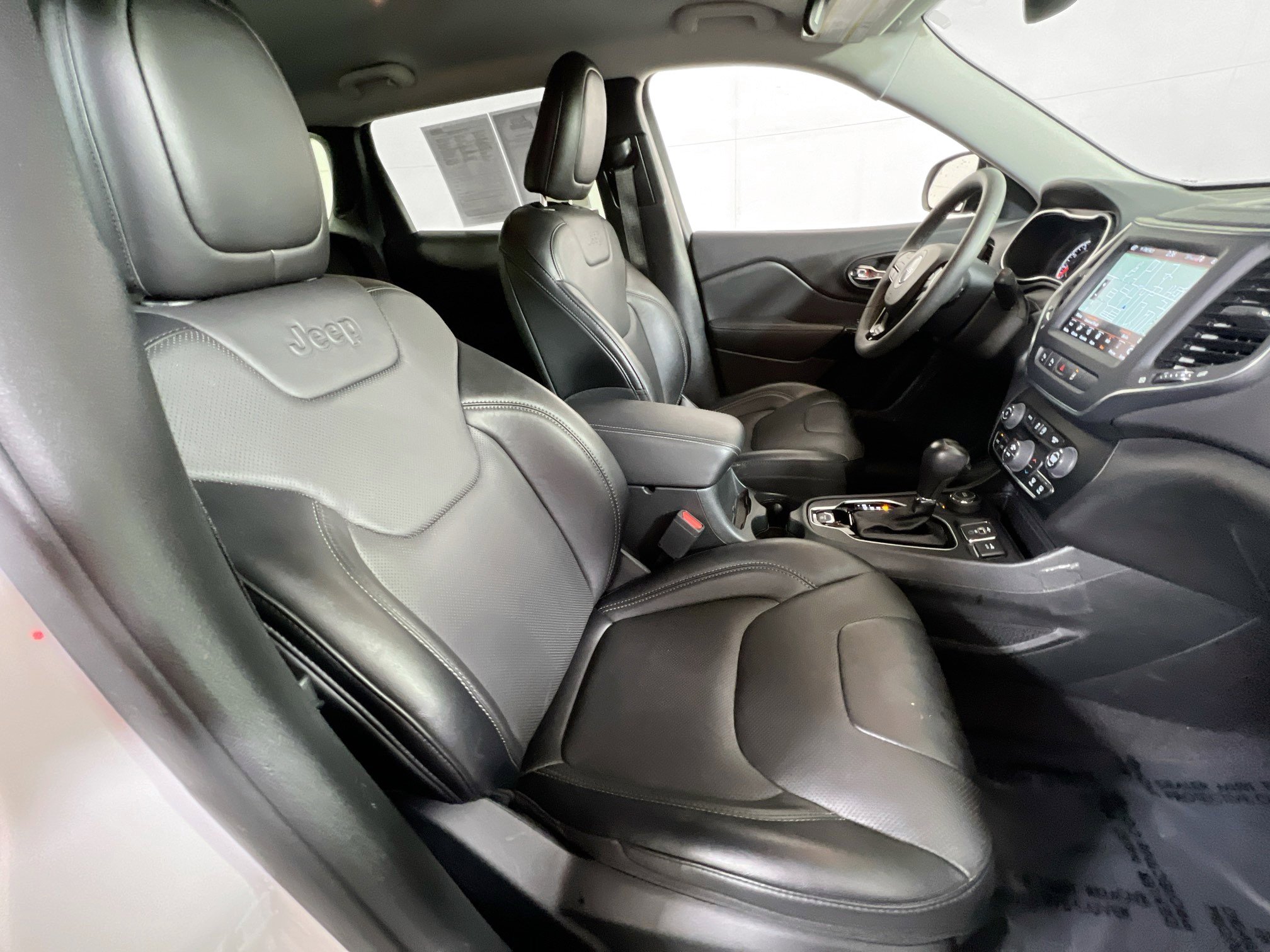 Used 2023 Jeep Cherokee Altitude Lux image 27