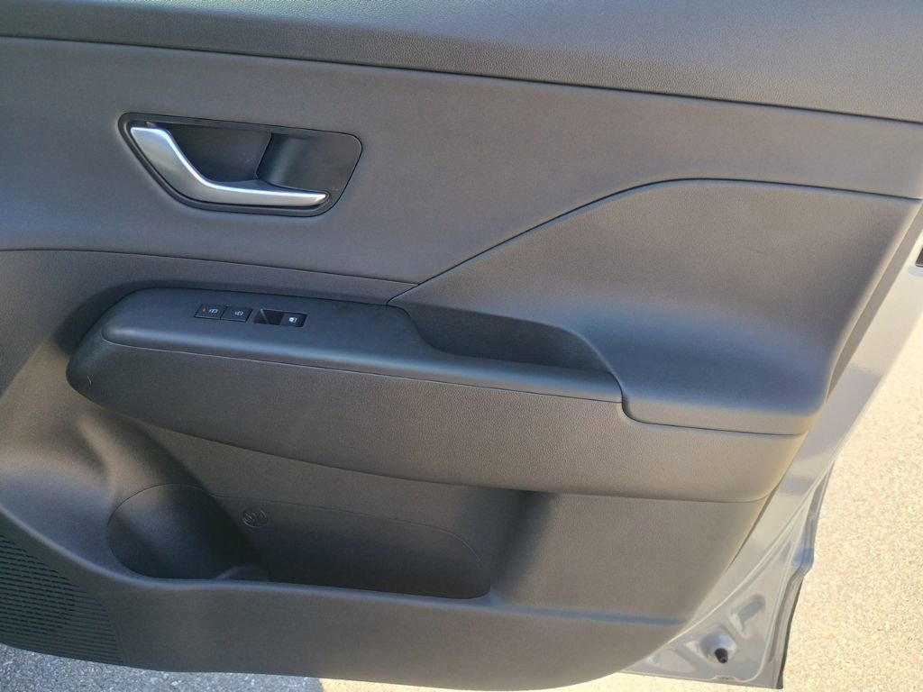 Used 2025 Hyundai Kona Limited image 22