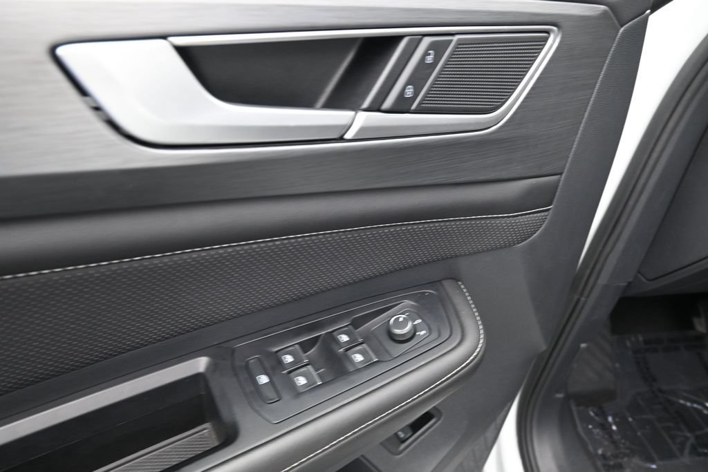 Used 2025 Volkswagen Atlas Cross Sport SE FWD image 25