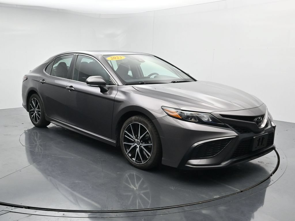 Used 2023 Toyota Camry SE FWD image 2