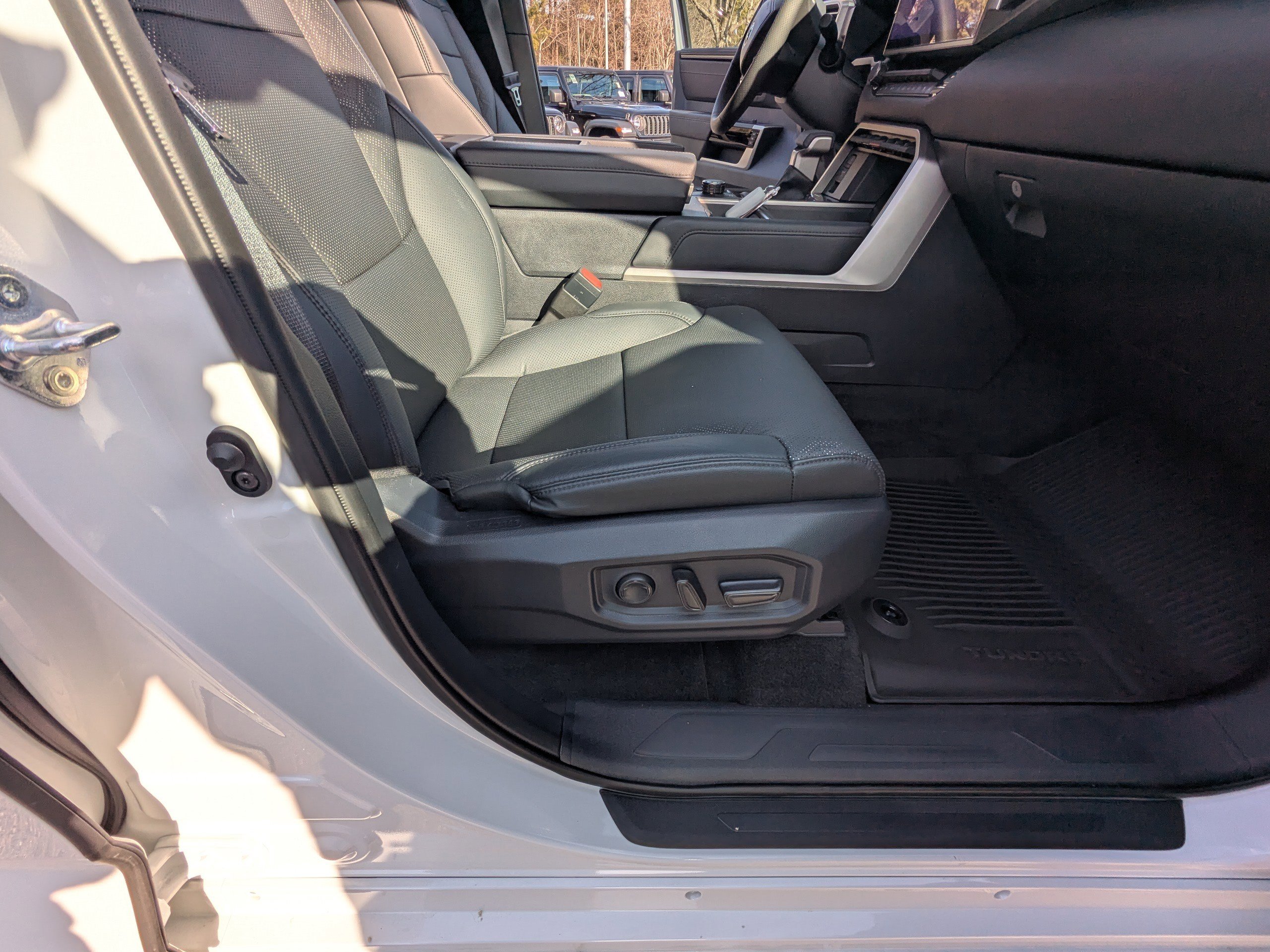 Used 2025 Toyota Tundra Limited image 12