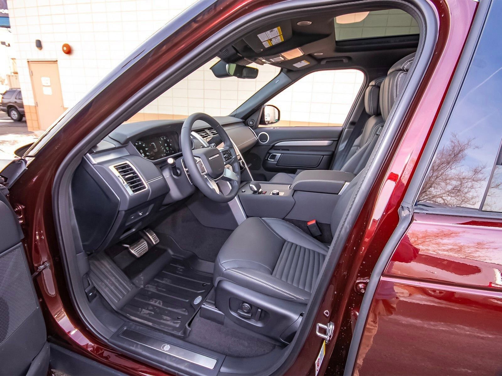 New 2026 Land Rover Discovery Limited Edition image 37