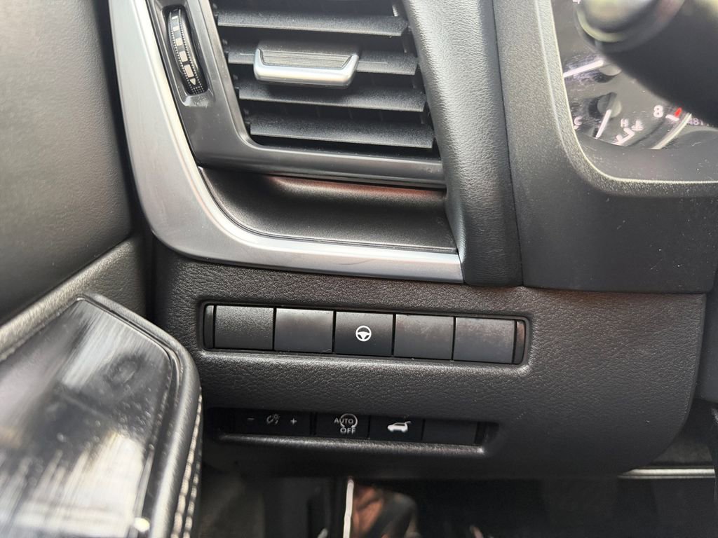 Used 2024 Nissan Rogue SV image 18