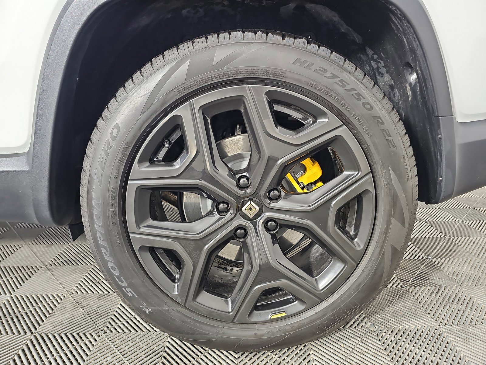 Used 2024 Rivian R1S Adventure AWD/4WD image 10