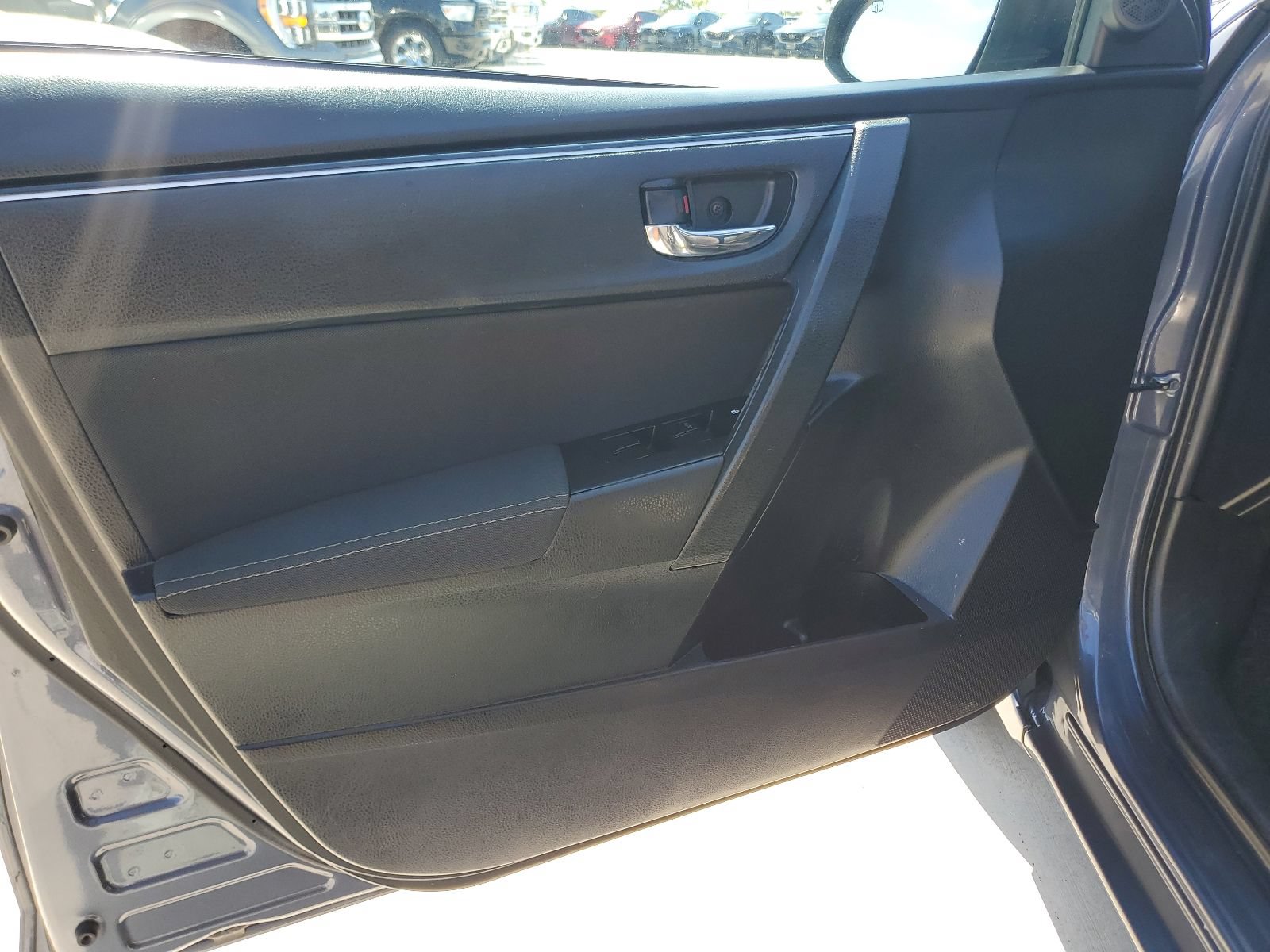 Used 2018 Toyota Corolla LE FWD image 13
