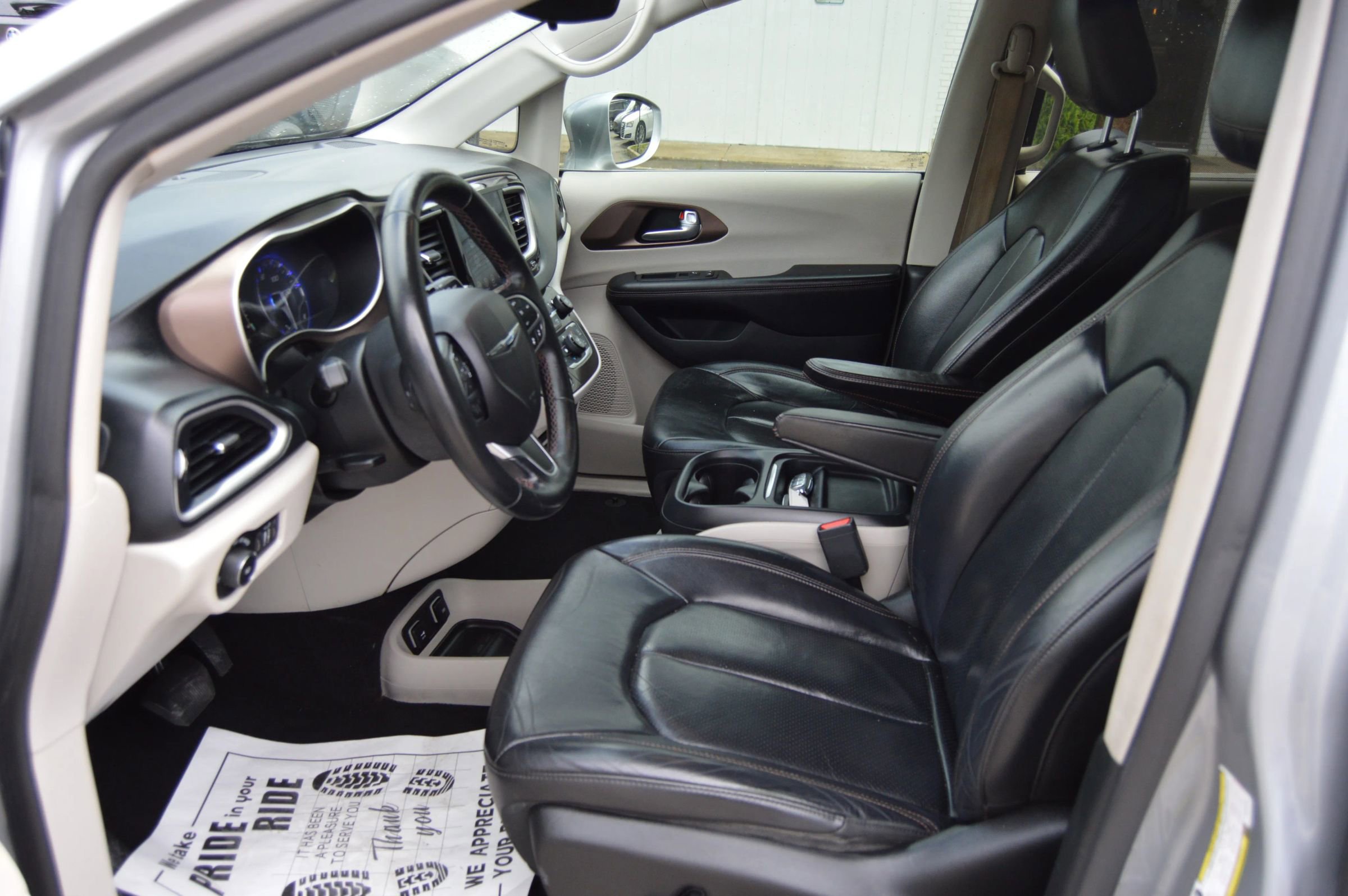 Used 2018 Chrysler Pacifica Touring-L w/ Advanced Safetytec Group FWD image 10