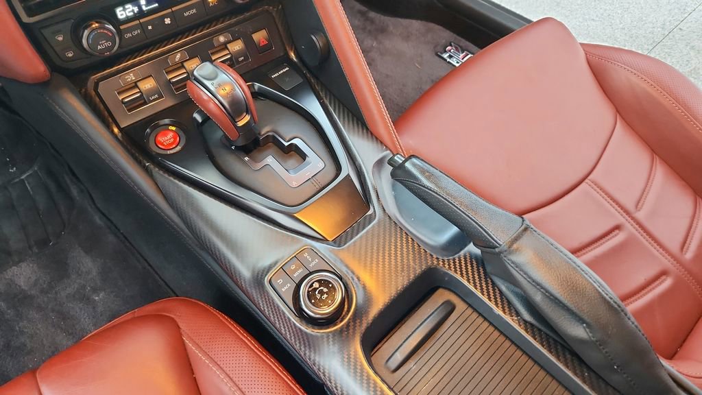 Used 2017 Nissan GT-R Premium w/ Premium Interior Package image 38