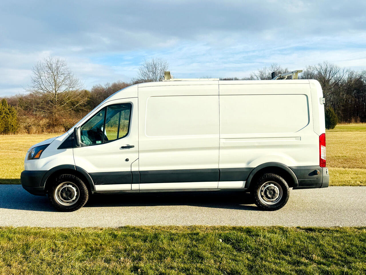 Used 2018 Ford Transit 250 148 Medium Roof image 3