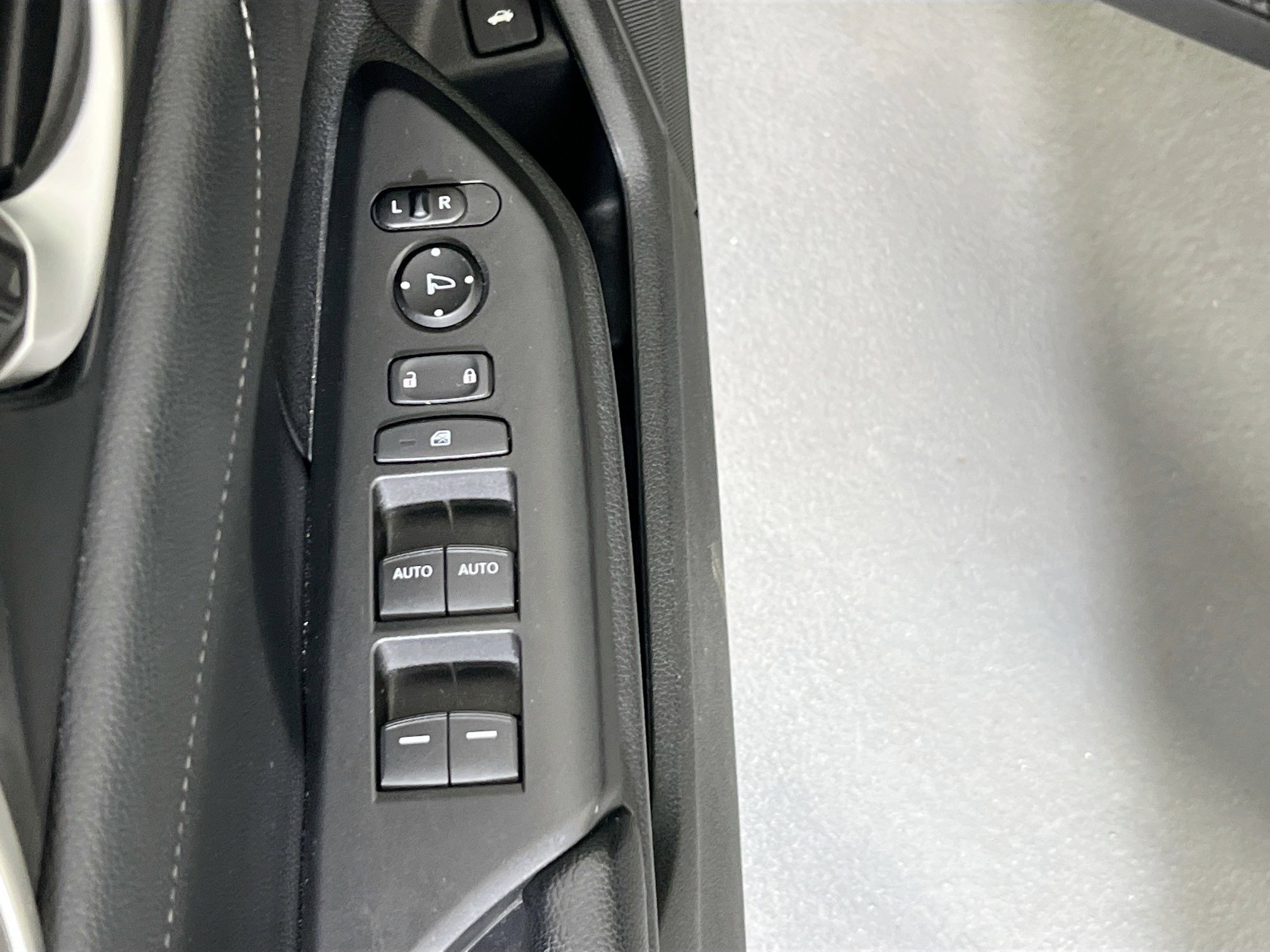 Used 2018 Honda Civic Touring image 18