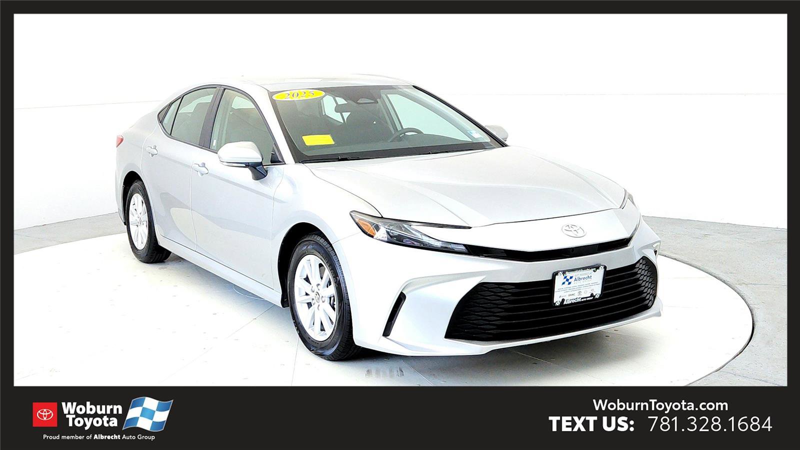 Used 2025 Toyota Camry LE image 1