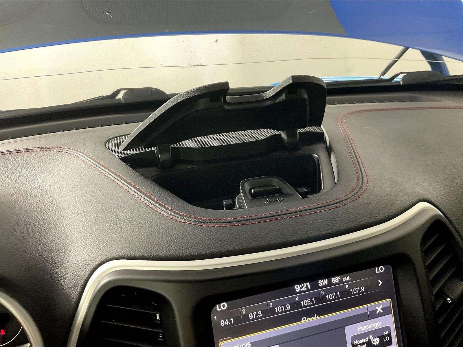 Used 2018 Jeep Cherokee Trailhawk w/ Cold Weather Group AWD/4WD image 36