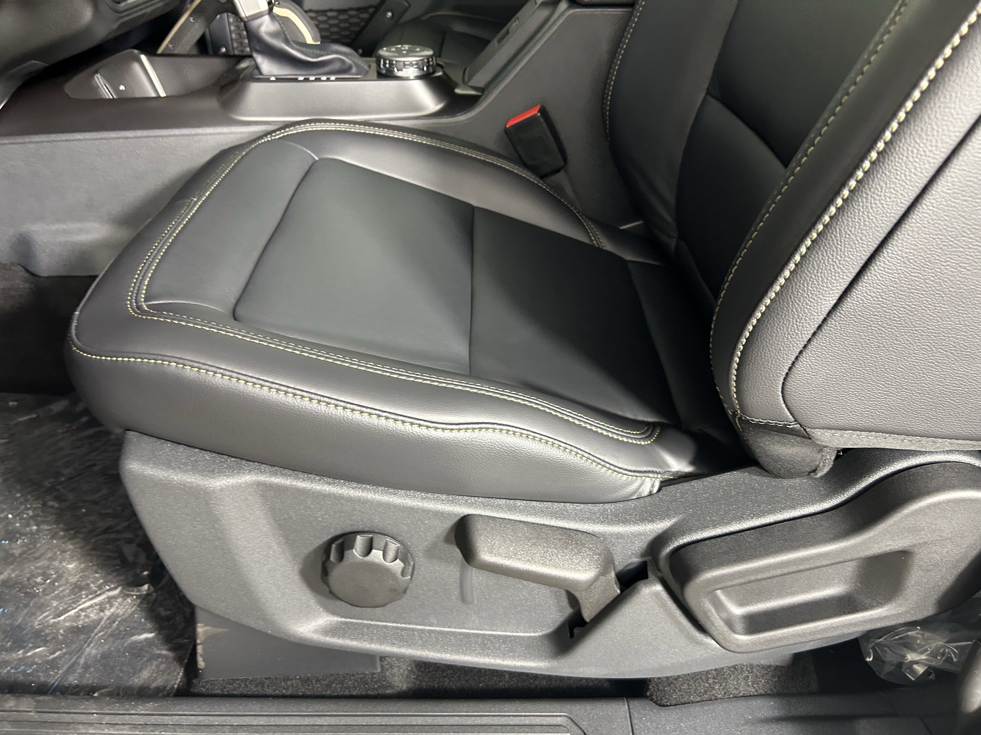 New 2025 Ford Bronco Badlands image 18