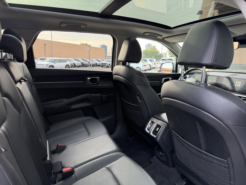 Used 2024 Kia Sorento S w/ Panoramic Sunroof Package image 39