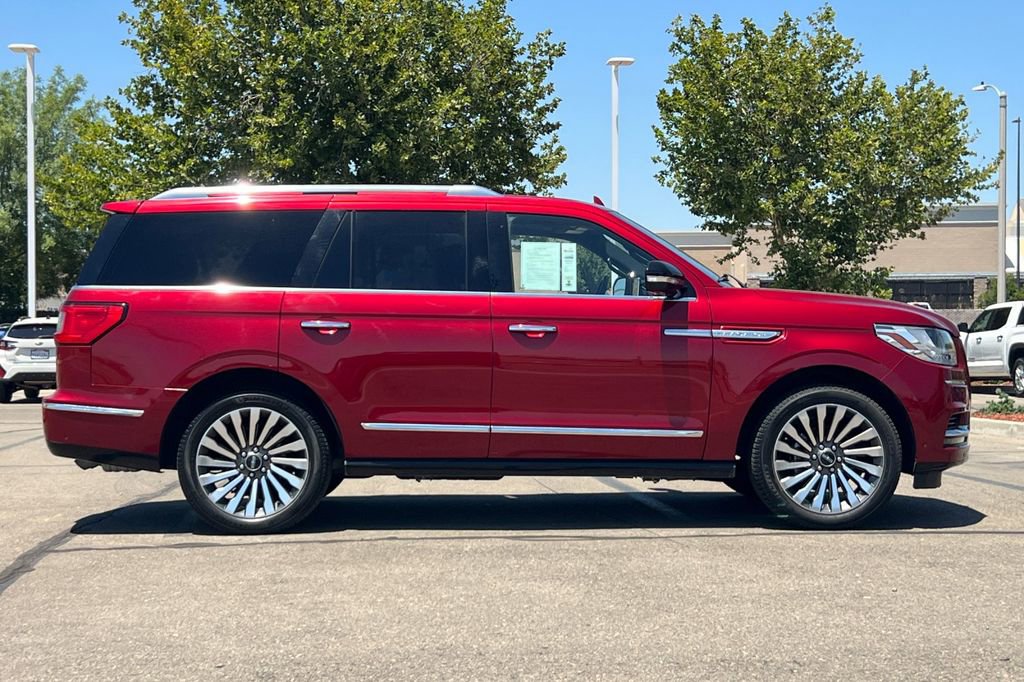 Used 2018 Lincoln Navigator Reserve w/ Technology Package AWD/4WD image 3