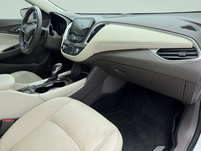 Used 2022 Chevrolet Malibu Premier FWD image 14