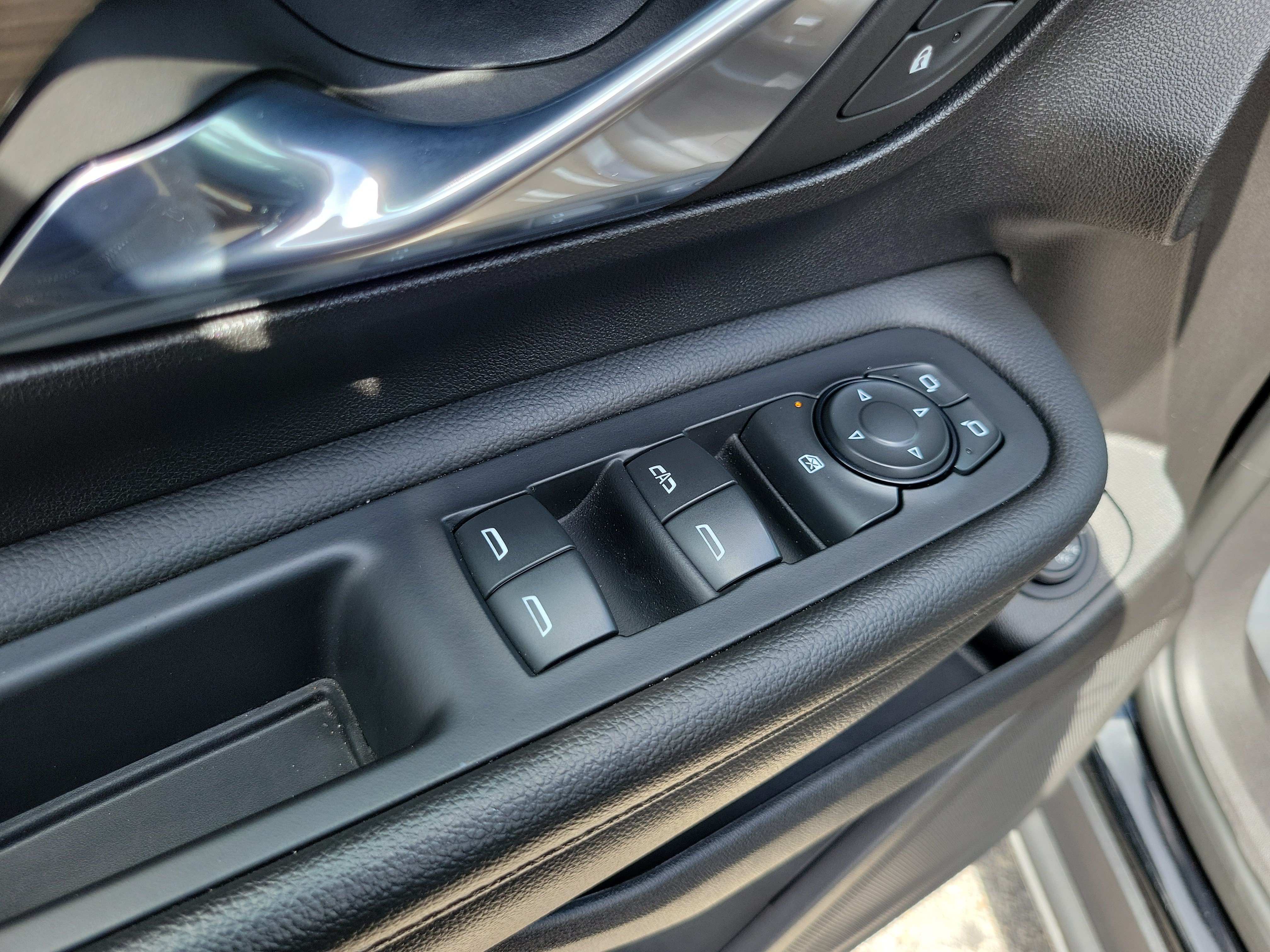 Used 2023 GMC Terrain SLE w/ Driver Convenience Package FWD image 25