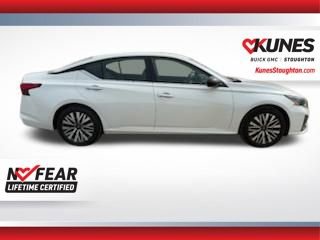 Used 2025 Nissan Altima 2.5 SV FWD image 11