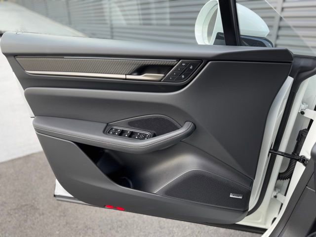 New 2025 Porsche Macan Turbo Electric image 13
