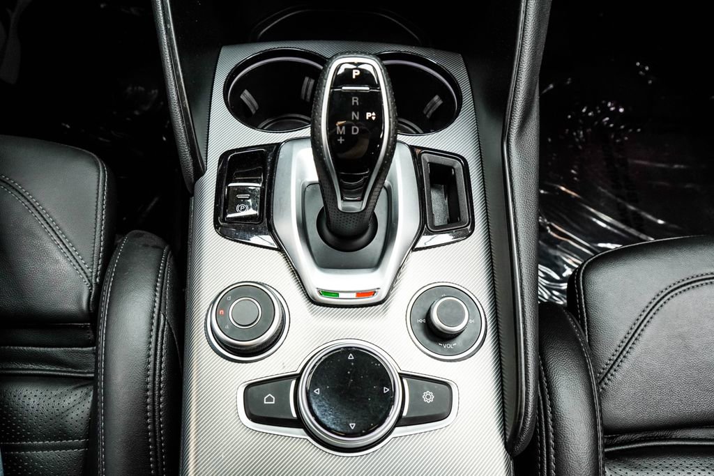 Used 2023 Alfa Romeo Giulia Veloce image 24