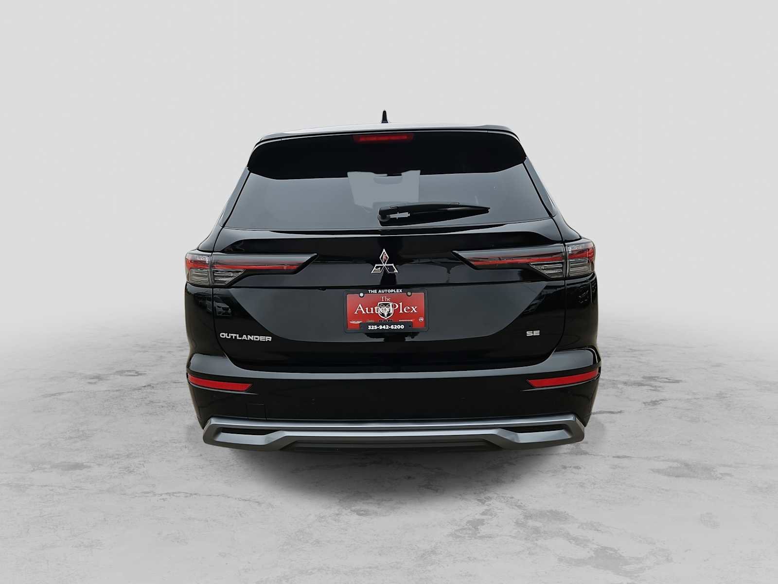 Used 2025 Mitsubishi Outlander SE image 7