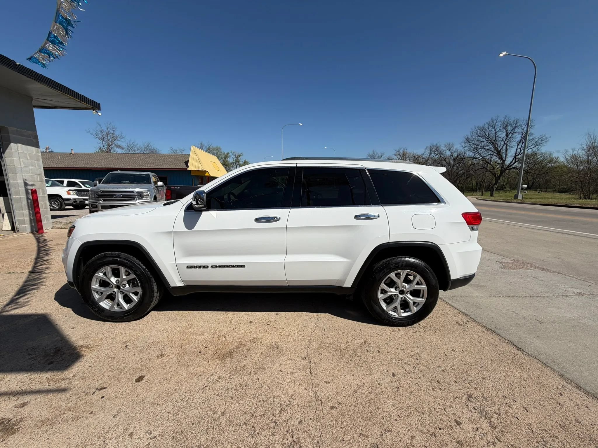Used 2017 Jeep Grand Cherokee Limited w/ Luxury Group II RWD image 3