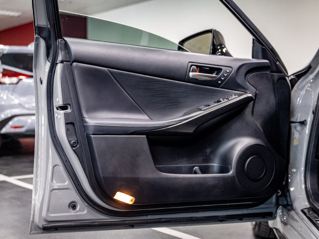 Used 2025 Lexus IS 350 F Sport RWD image 13