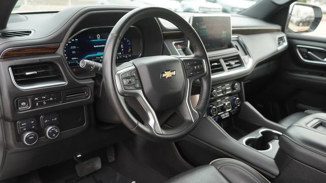 Used 2024 Chevrolet Suburban Premier AWD/4WD image 18