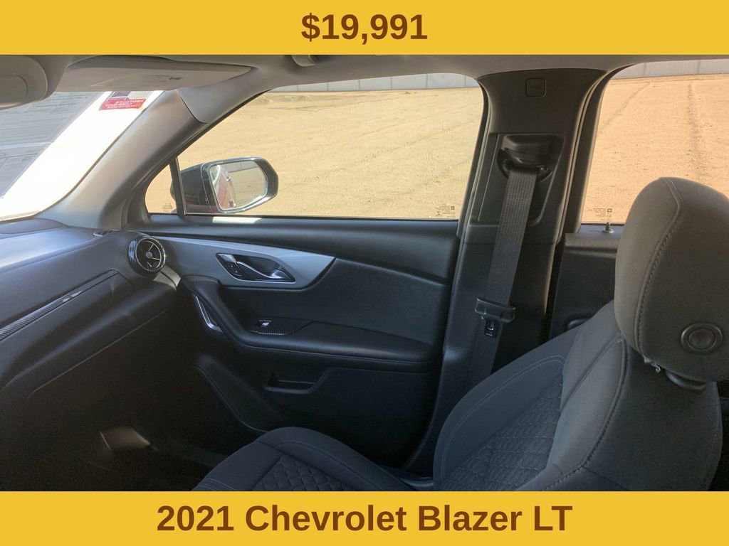 Used 2021 Chevrolet Blazer LT FWD image 2