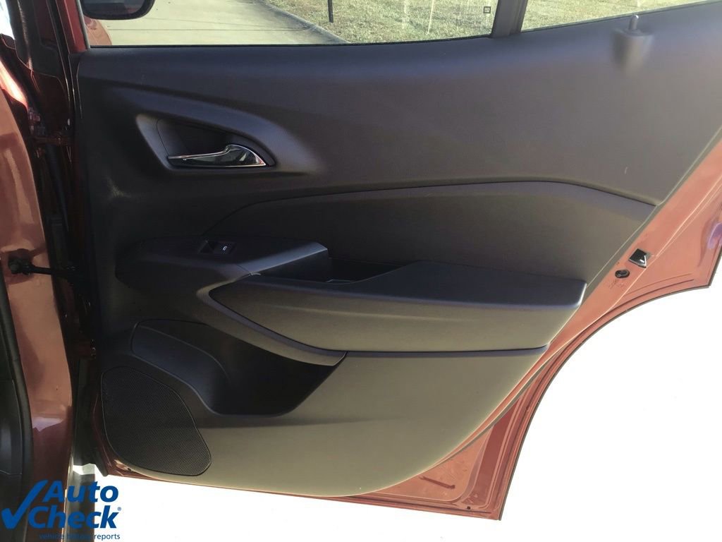 Used 2025 Chevrolet Trax LT w/ LT Convenience Package image 12