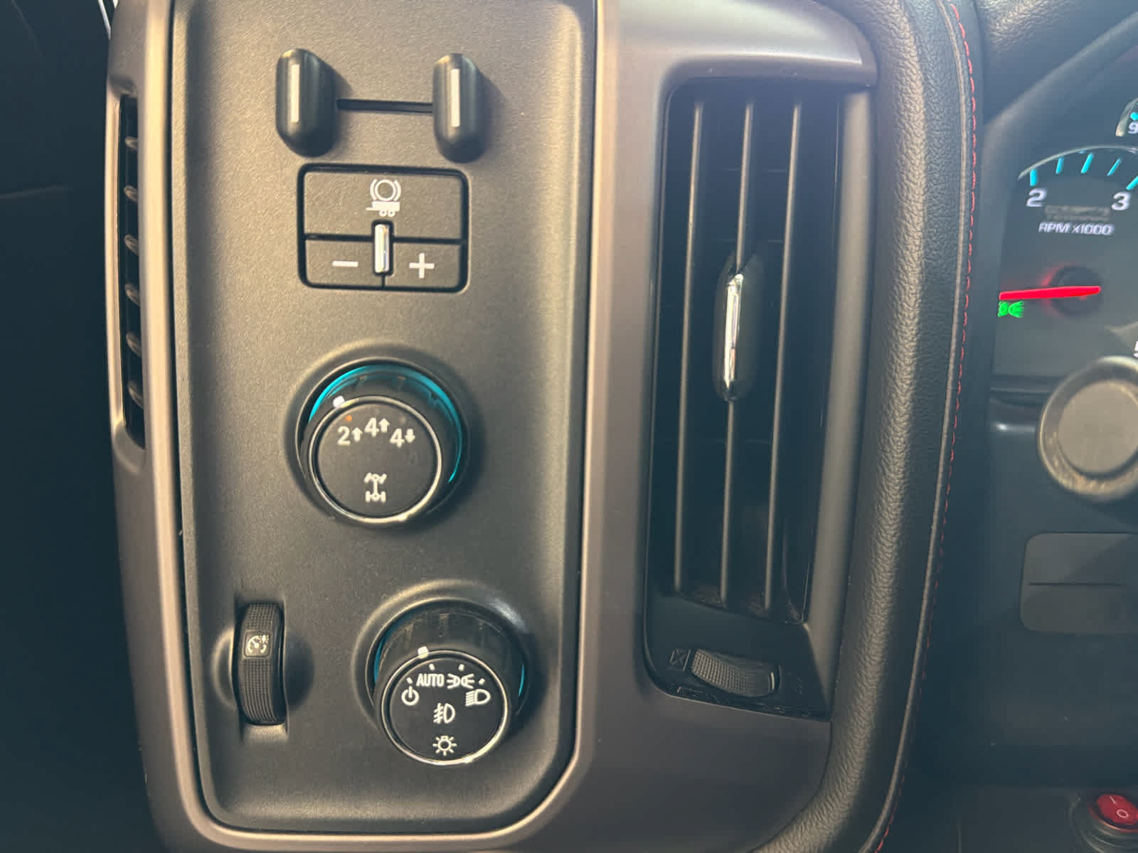 Used 2018 GMC Sierra 2500 SLT w/ Duramax Plus Package AWD/4WD image 41