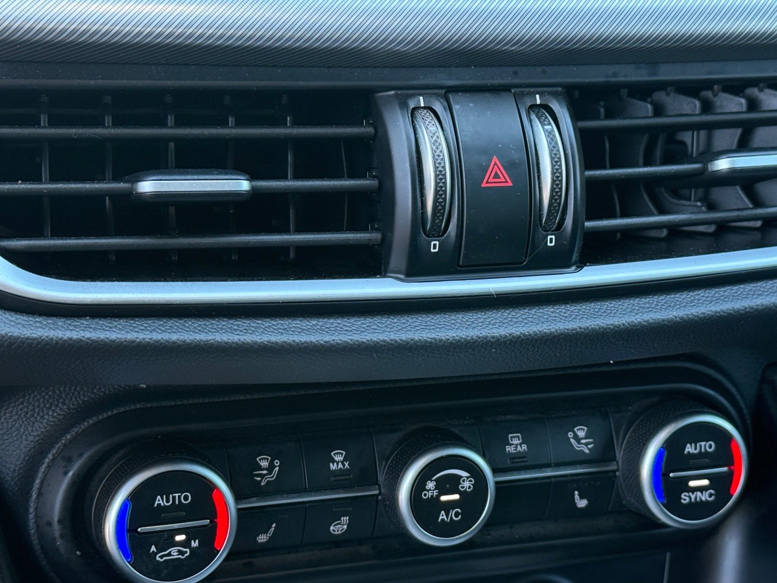 Used 2023 Alfa Romeo Stelvio Veloce image 19