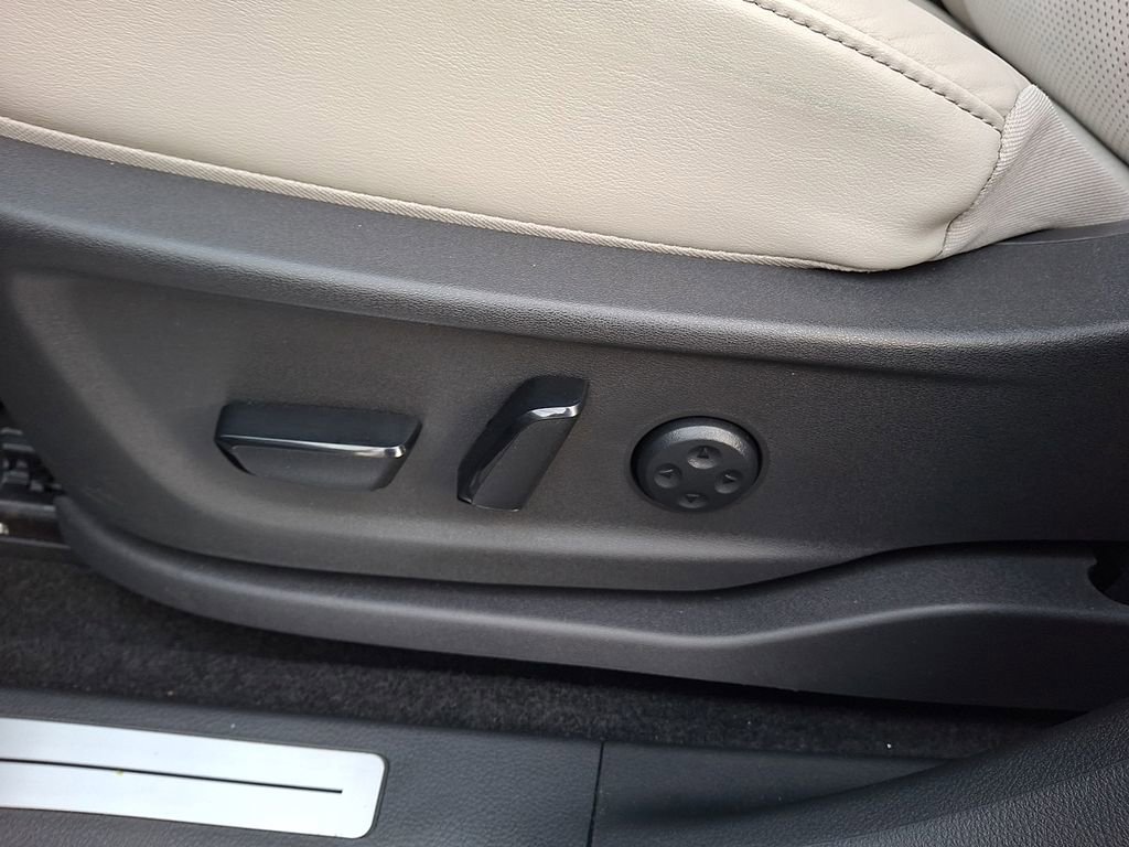 Used 2024 Nissan Ariya AWD image 12