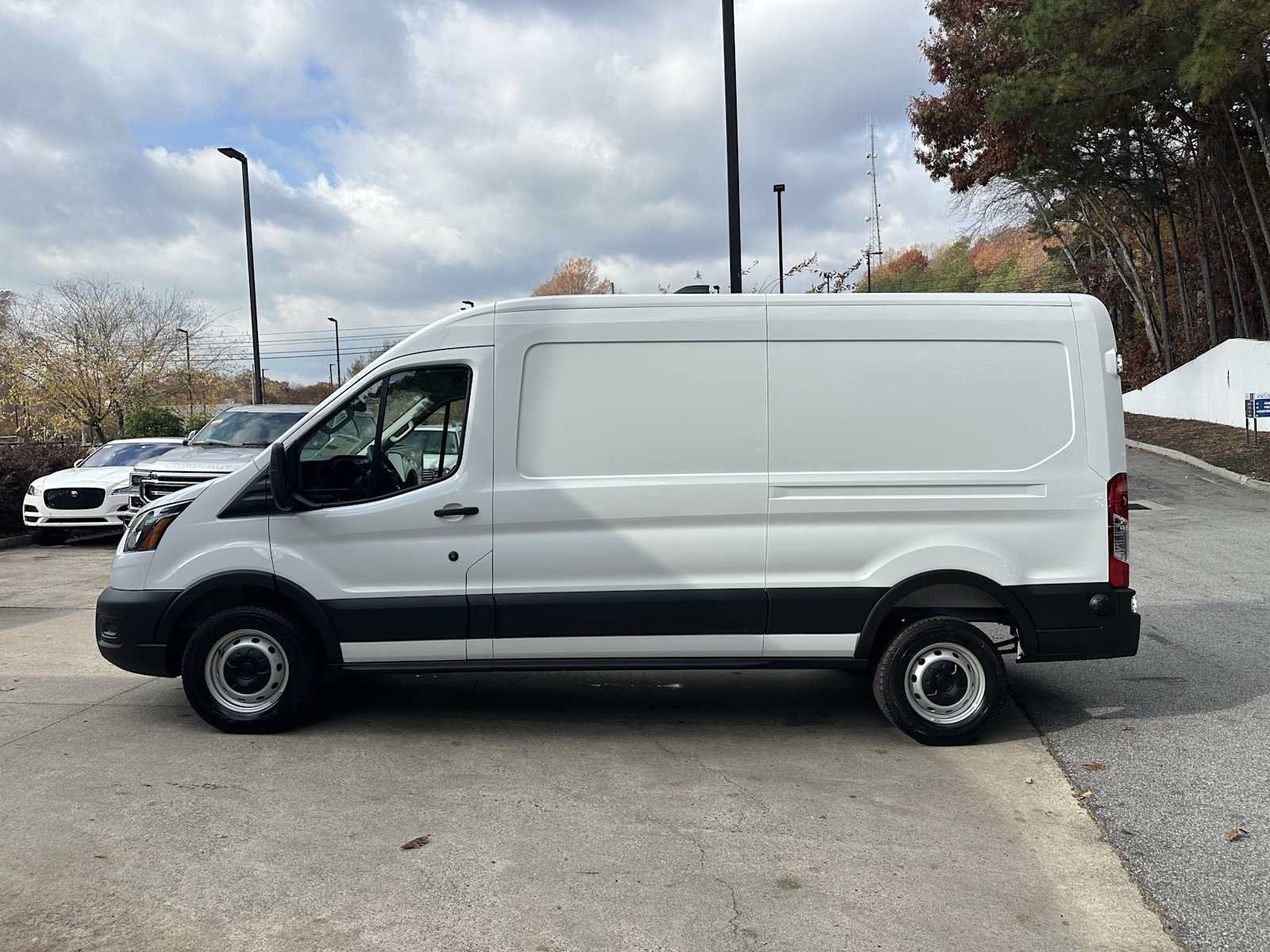 New 2026 Ford Transit 250 148 Medium Roof w/ Load Area Protection Package RWD image 4